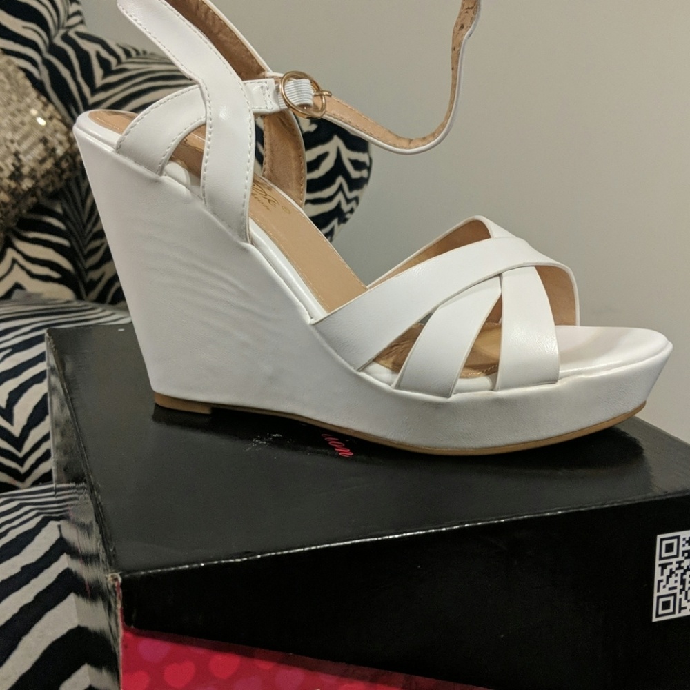White wedges
